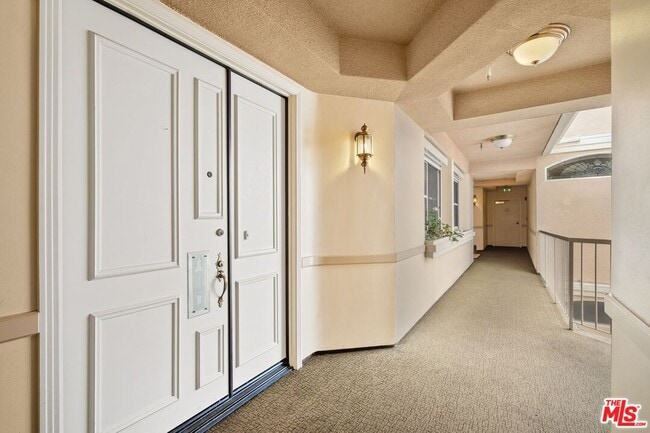 Building Photo - 125 S Oakhurst Dr