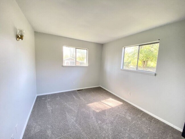 Foto del edificio - 4 bedroom ranch style hom