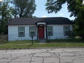 Building Photo - 923 Linn St