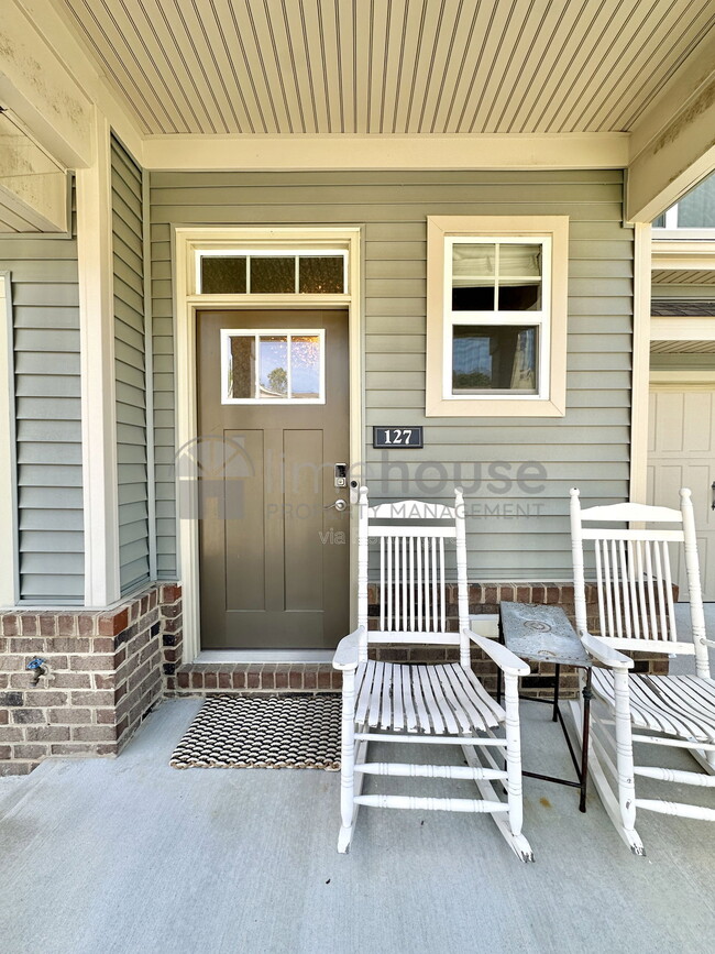 Building Photo - 127 Repose Ln