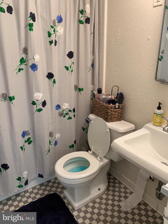 Building Photo - 220 Locust St