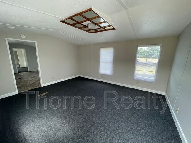 Building Photo - 126 Hemlock Ln