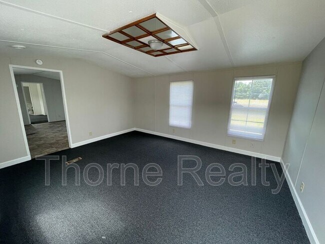 Foto del edificio - 126 Hemlock Ln