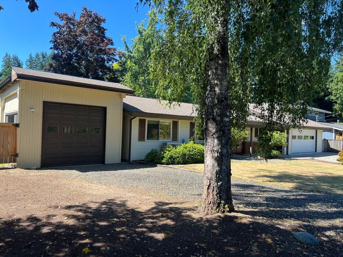 Primary Photo - 3bd/2ba Bellevue Home