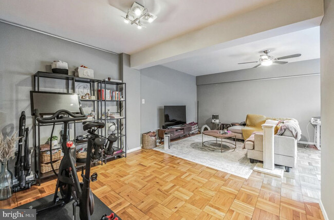 Foto del edificio - 4200 Cathedral Ave NW