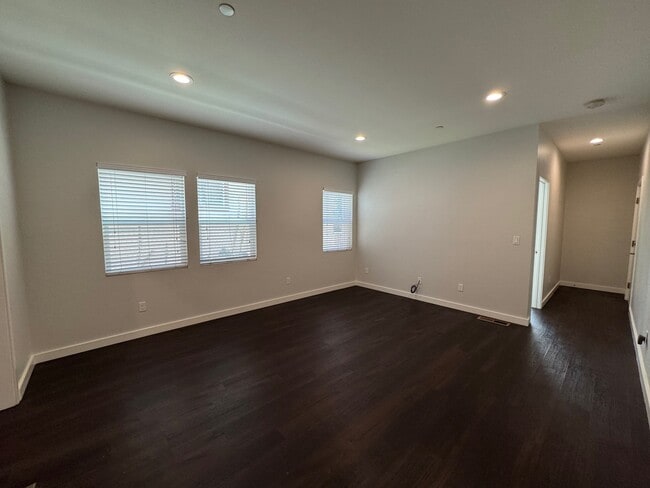 Building Photo - 374 41st St