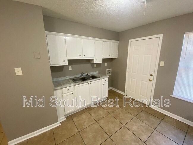 Foto del edificio - 3800 Kalamath Cove