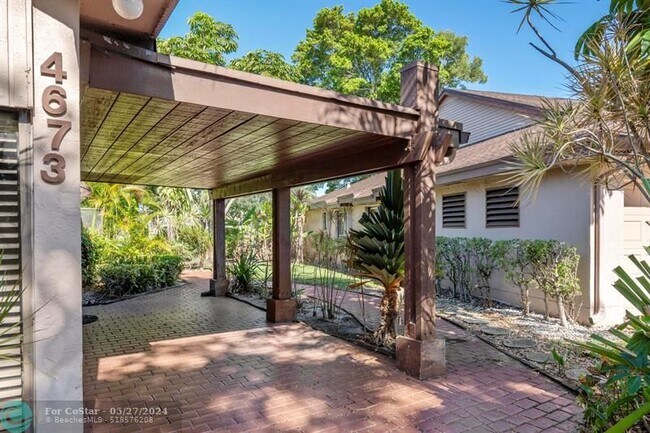 Building Photo - 4673 Fountains Dr S