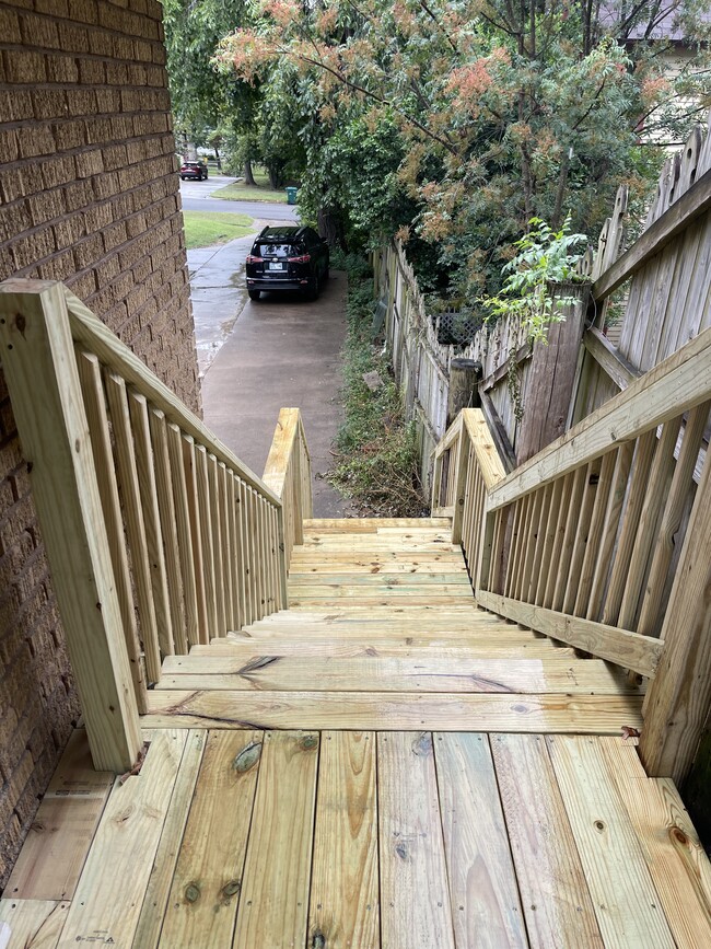 Building Photo - 720 1/2 N Main st Apt A