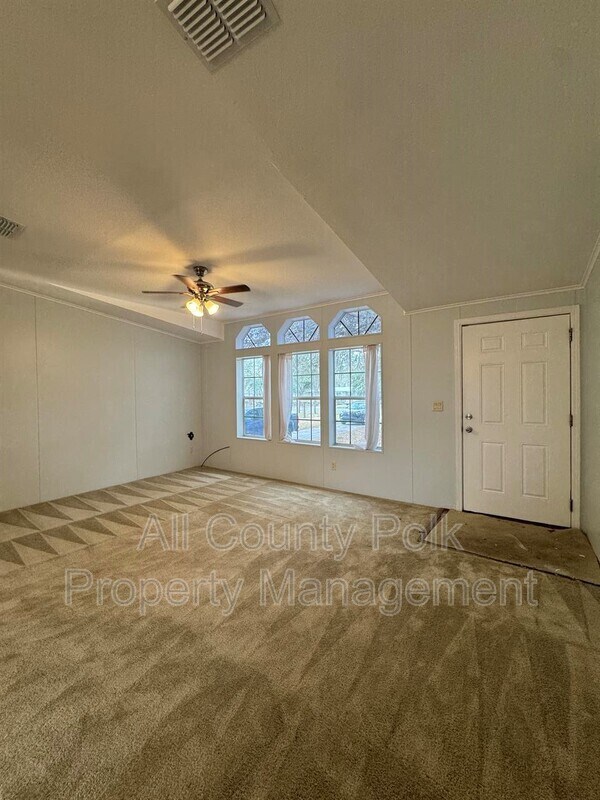 Foto del edificio - 913 Saddlewood Blvd