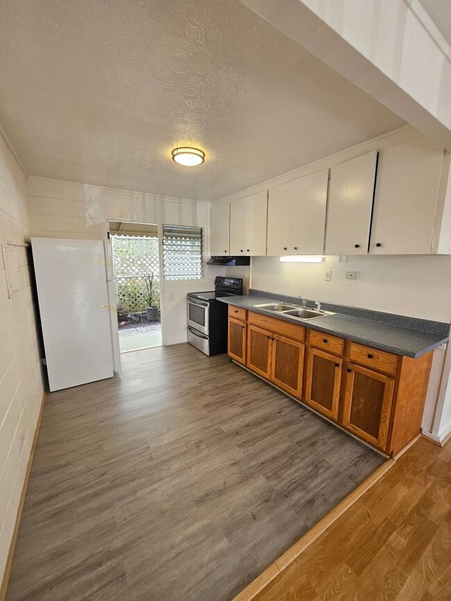 Building Photo - Beautifully Renovated Apartment in Hilo