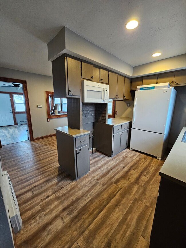 Foto del edificio - 1542 W 16th St. Davenport, IA 52804 - 3 ca...