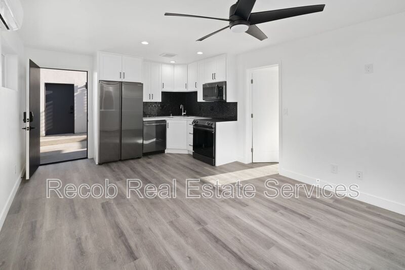 Primary Photo - 4685 49th St