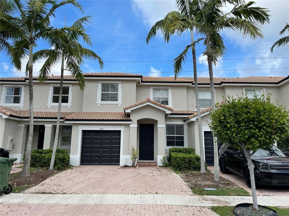 Primary Photo - 968 NE 41st Pl