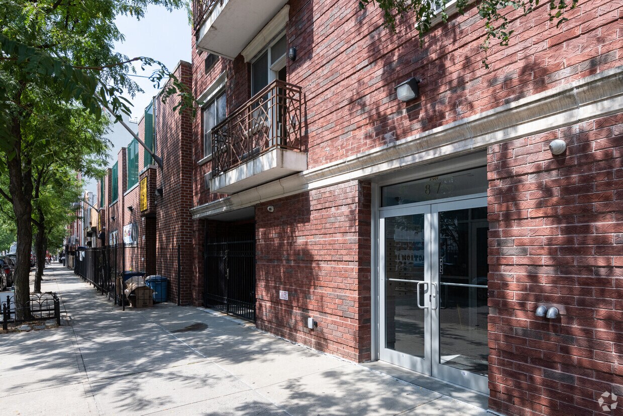 Building Photo - 87 Stagg St