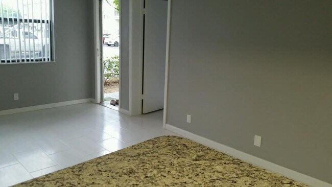 Building Photo - ONE BEDROOM ONE BATHROOM!  WATERFRONT COMM...