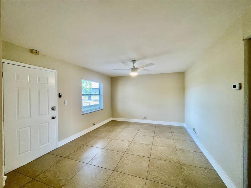 Primary Photo - 601 NE 29th Dr