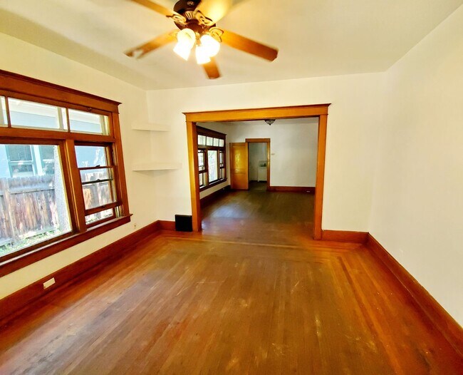 Foto del edificio - Charming, Spacious Rental in Old Town Fort Collins | Avail. 08/01/2026