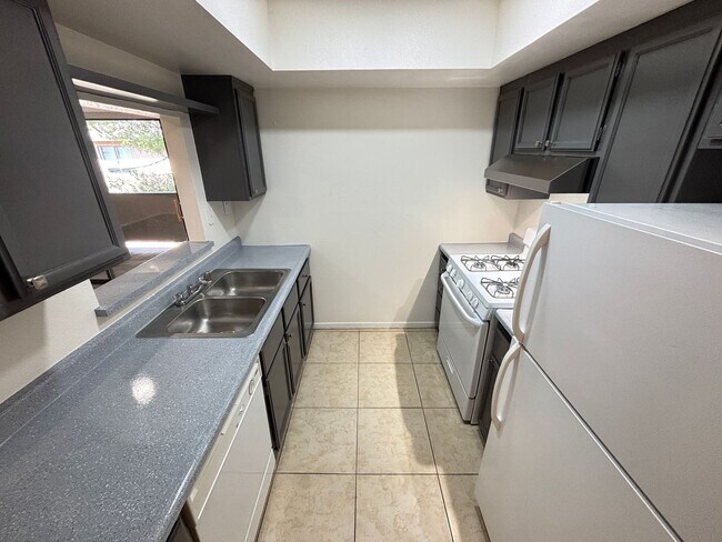Foto del edificio - 2883 Wheelwright Dr