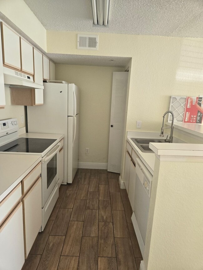 Building Photo - 4105 Tropical Isle Blvd