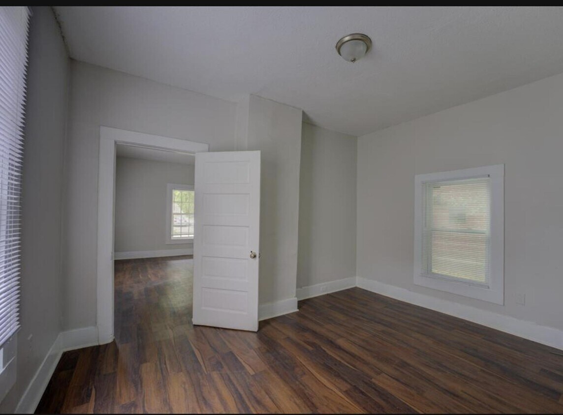 Building Photo - 962 Leon Pl
