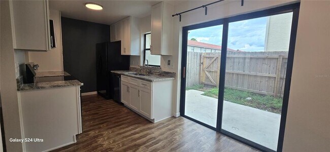 Foto del edificio - 6299 Arlington Ct