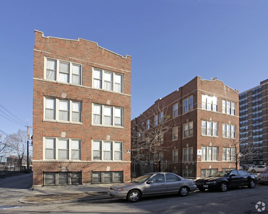 Wolcott Apartments - 812 E 46th St