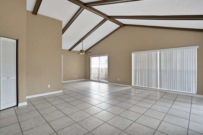 Foto del edificio - 3124 W Burke St