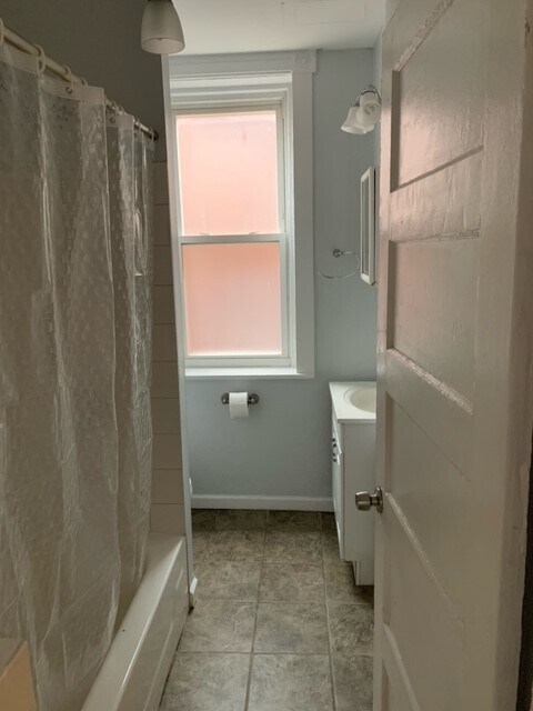 Baño - 4117 Cleveland Ave