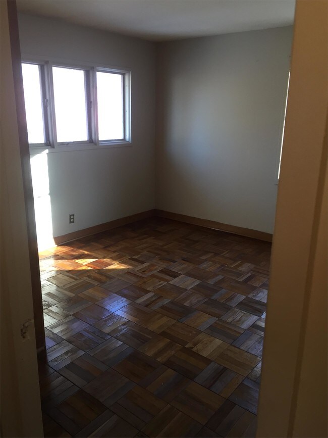 Foto del edificio - 150 N Pears Ave