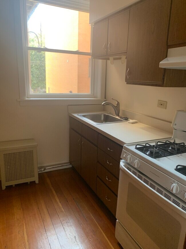 Foto del edificio - 6881 N Overhill Ave