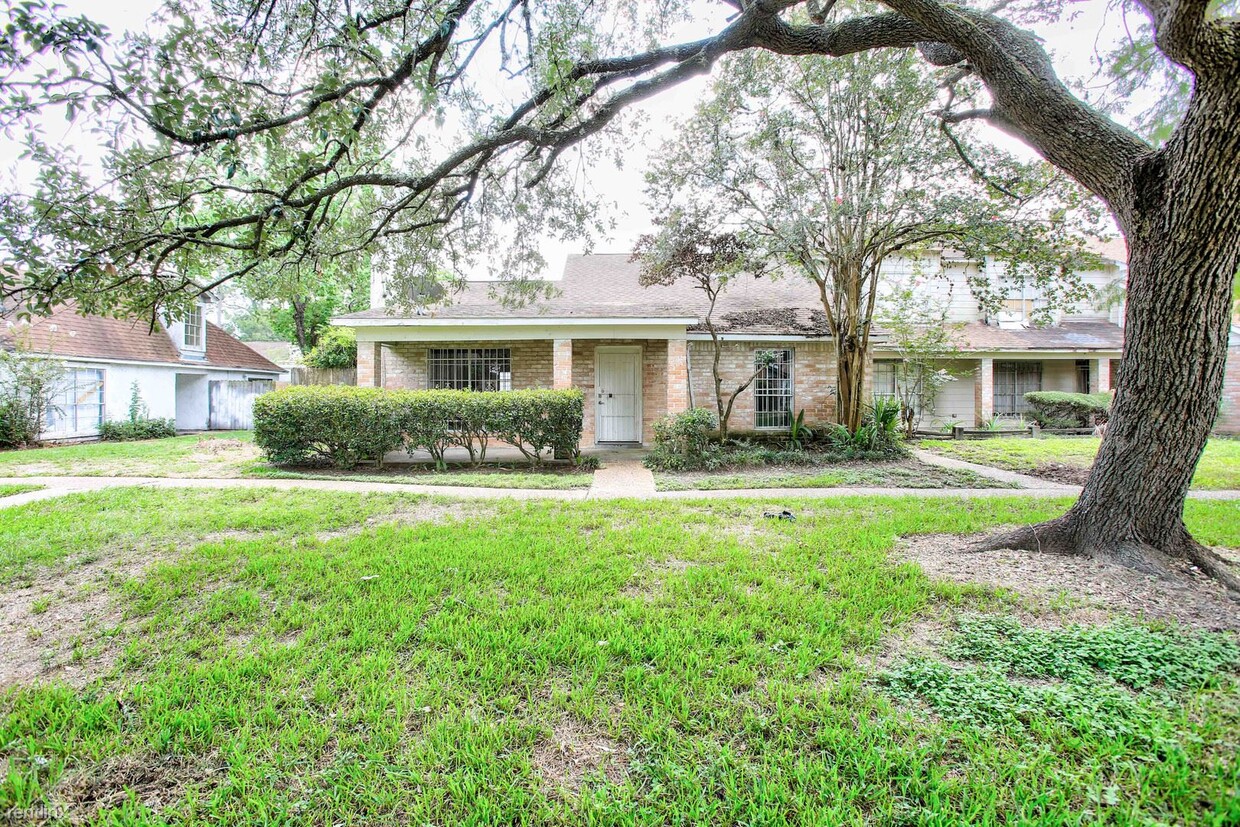 Foto principal - 2 br, 1.5 bath House - 12427 W Village Dr A A