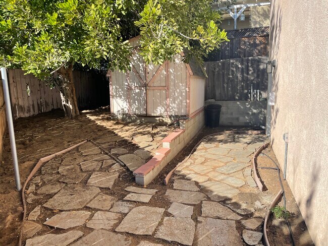 Building Photo - 522 Martita Plz