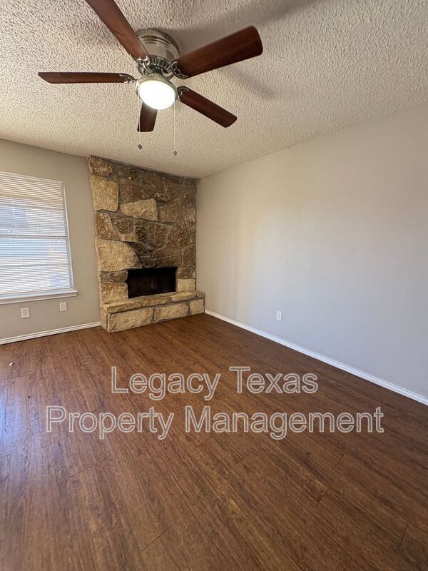 Building Photo - 1610 Sun Valley Dr