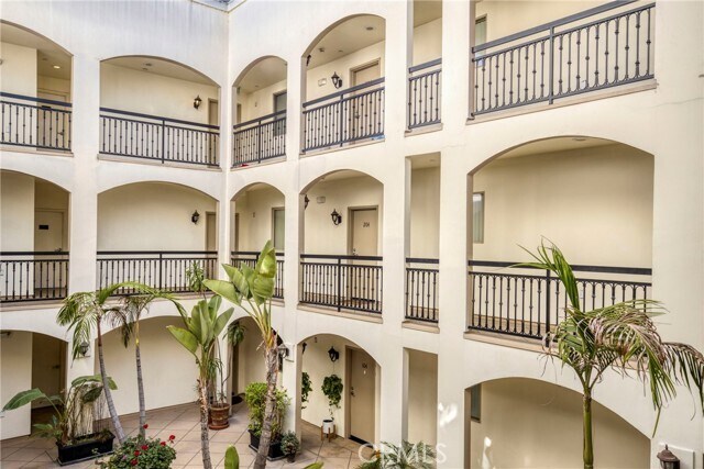 Foto del edificio - 12916 Moorpark St