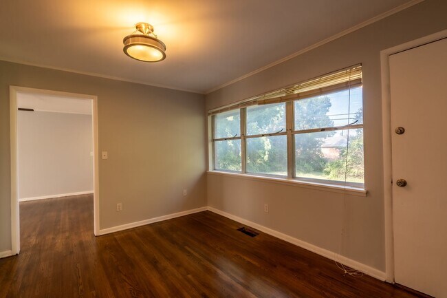 Foto del edificio - Large 3bed 1.5bath Home!