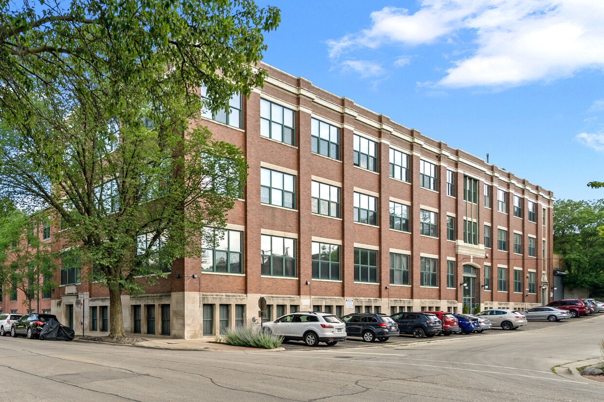 Primary Photo - 601 Linden Pl
