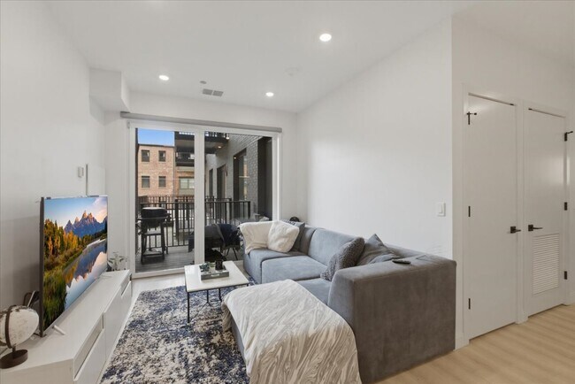 Foto del edificio - 948 W Sunnyside Ave