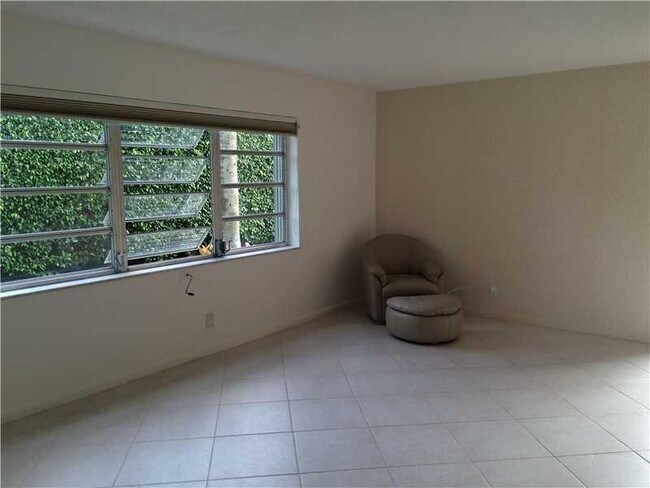 Foto del edificio - 2110 NE 39th St
