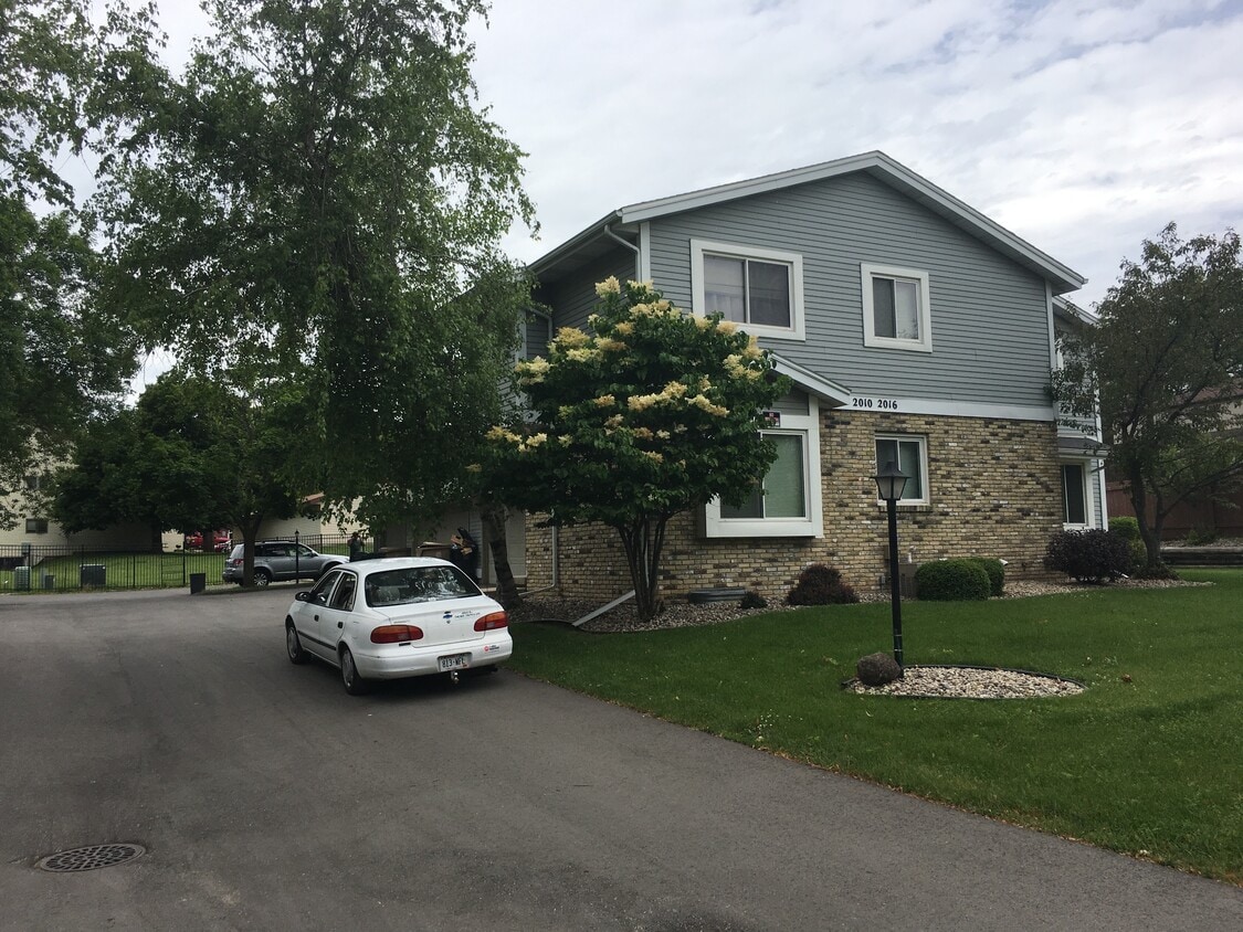 2018 McKenna Blvd, Madison, WI 53711 Townhome Rentals in Madison WI