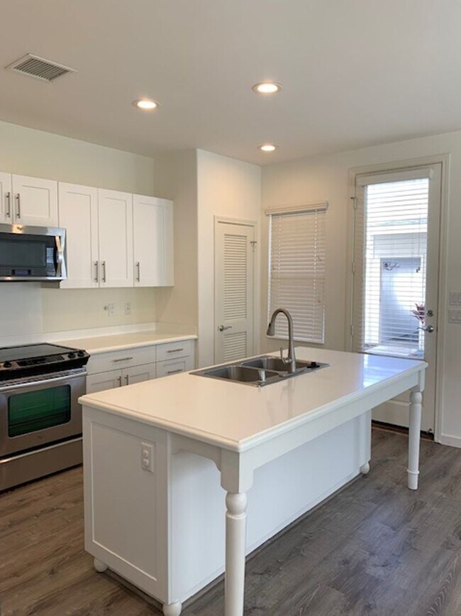 Foto del edificio - 3 Bed/3 bath Home in the Gated Community o...