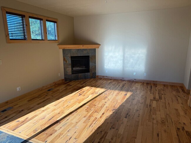 Foto del edificio - Upgraded End Townhouse with Neighborhood P...