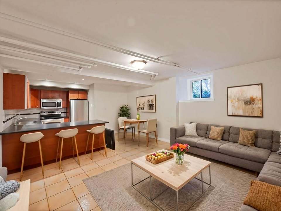 Photo principale - 191 James St S