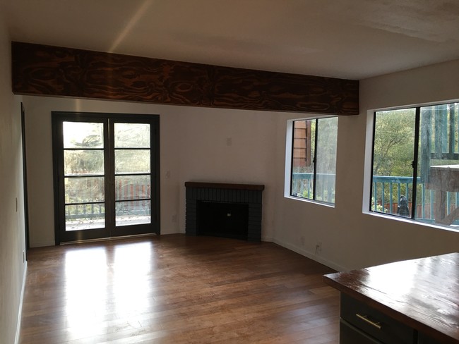 Building Photo - 178 Muerdago Rd