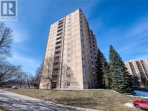 Building Photo - 860 Commissioners Rd E