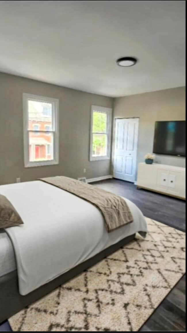 Building Photo - 1411 W North Ave