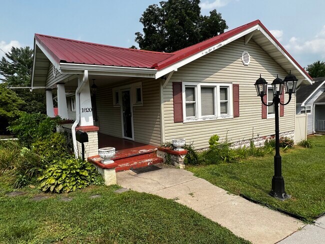 Building Photo - 1820 Luttrell St