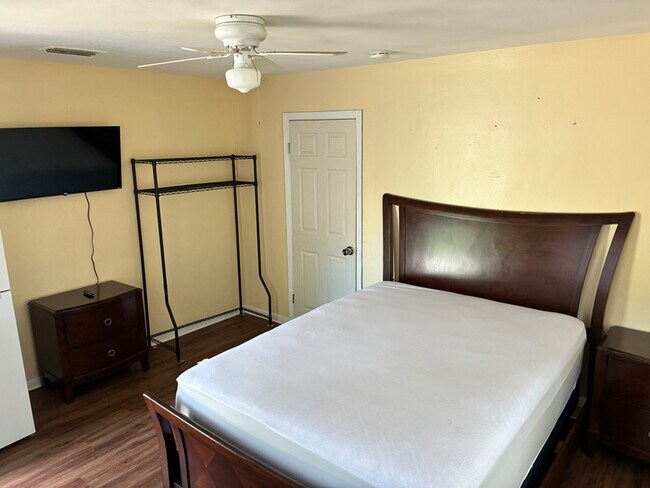 Foto del edificio - 4586 Park St