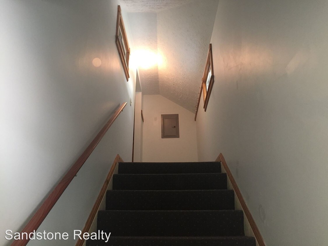 171 E Lorain St Unit 3, Oberlin, OH 44074 Condo for Rent in Oberlin