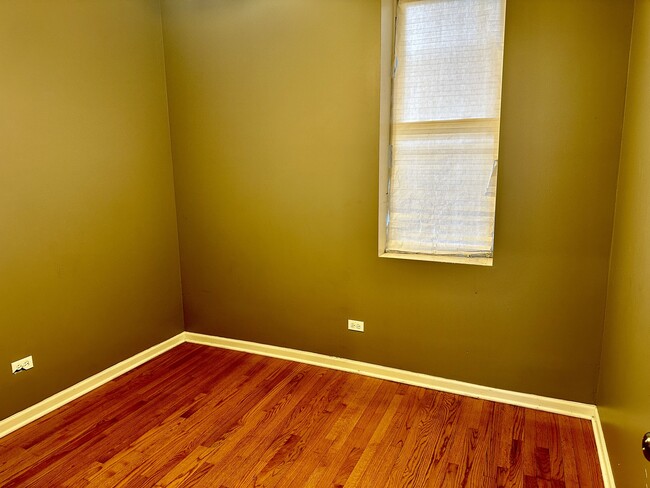 Building Photo - 10532 S Maryland Ave